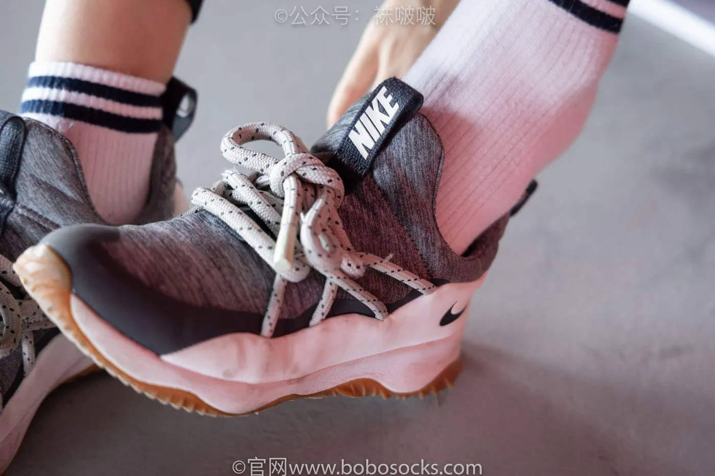 [BoBoSocks袜啵啵]NO.018 木木-运动鞋、白棉袜、裸足 [136P]插图9
